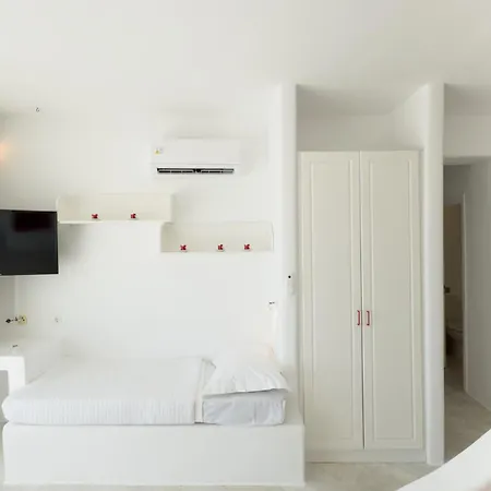 Eagles' Nest Mykonos & With Heated Pool & Jacuzzis *