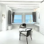 Eagles' Nest Mykonos Suites & Apartments With Heated Pool & Jacuzzis アパート