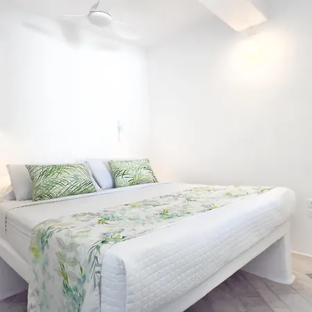Eagles' Nest Mykonos & With Heated Pool & Jacuzzis