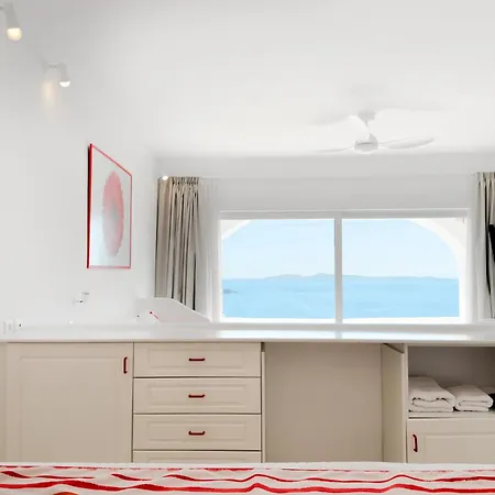 Eagles' Nest Mykonos & With Heated Pool & Jacuzzis *